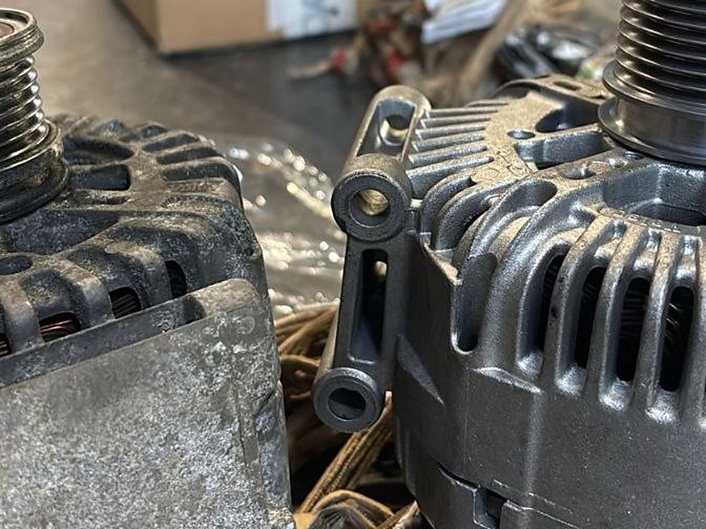 Alte und neue Lichtmaschine im Vergleich – Kfz-Elektrik in unserer Werkstatt